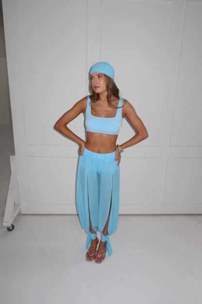 Blue under set